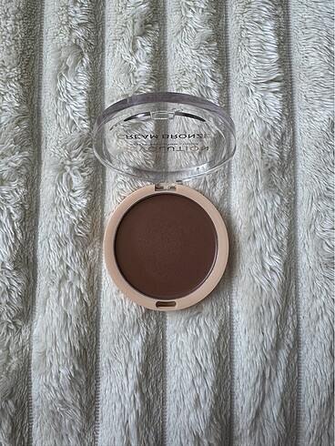 Revolution Revolution krem bronzer