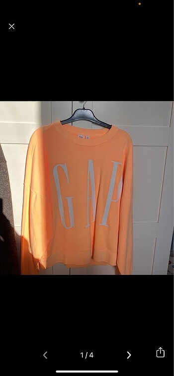 Gap Sweatshirt