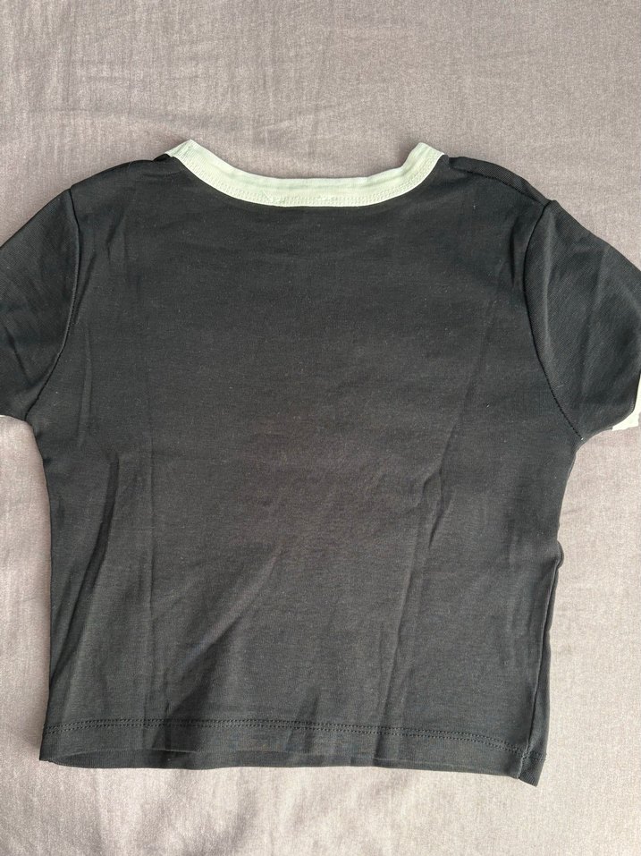 Siyah Baskılı Kadın Tişört - Görsel 2