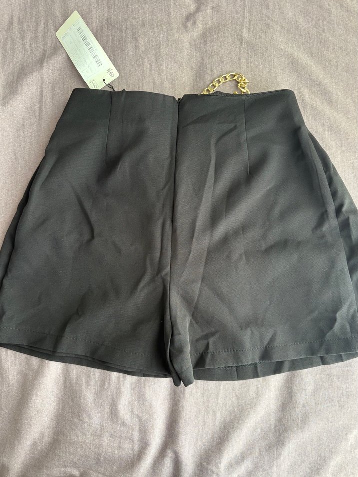 Zincir Detaylı Siyah Şort Etek - Görsel 2