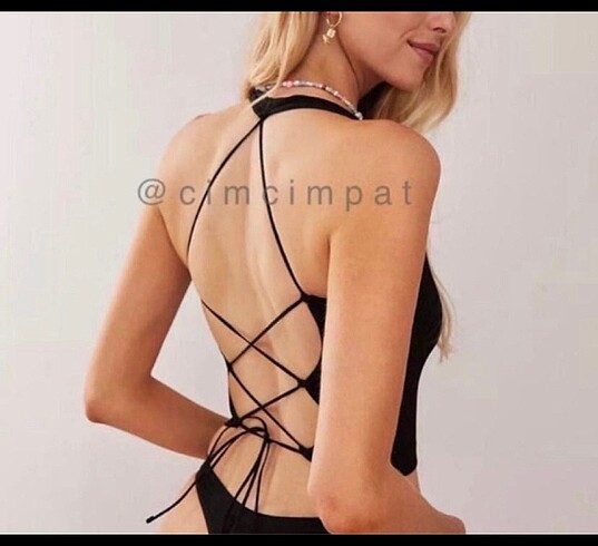 Sırt Dekolteli Crop