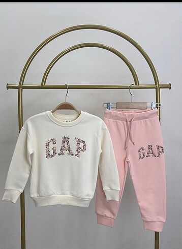 Gap çiçekli takım
