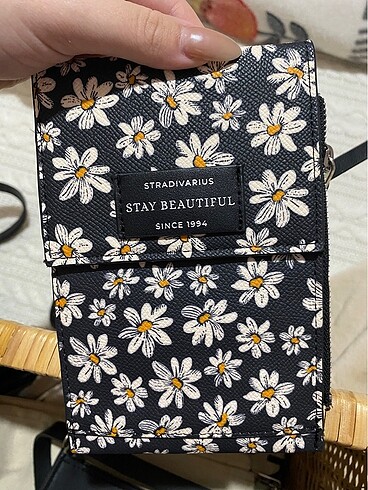Beden Stradivarius telefon çantası