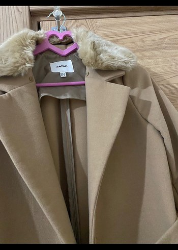 Kürk Yakalı Bej Kaban - Görsel 3