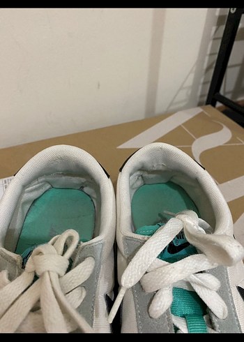 Gri Beyaz Kadın Spor Ayakkabısı - Görsel 4