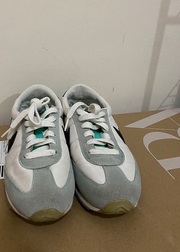 Gri Beyaz Kadın Spor Ayakkabısı - Görsel 2