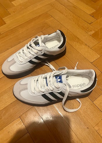 Adidas Beyaz Gri Spor Ayakkabı