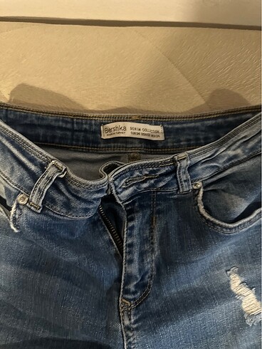 34 Beden Dizleri yırtık 34 beden jean bershka