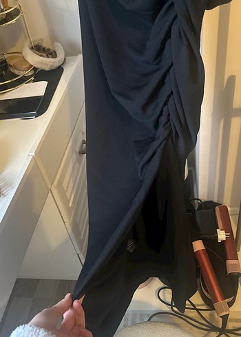 Minimalist Siyah Elbise - Görsel 3