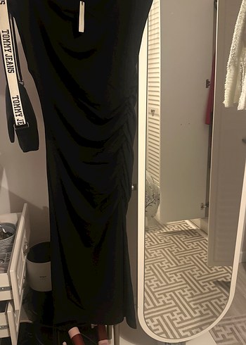 Minimalist Siyah Elbise - Görsel 2