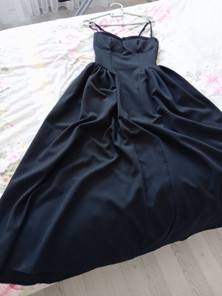 Askılı Siyah Uzun Pilili Elbise - Görsel 3