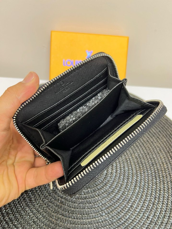 Louis Vuitton Siyah Deri Fermuarlı Cüzdan - Görsel 2