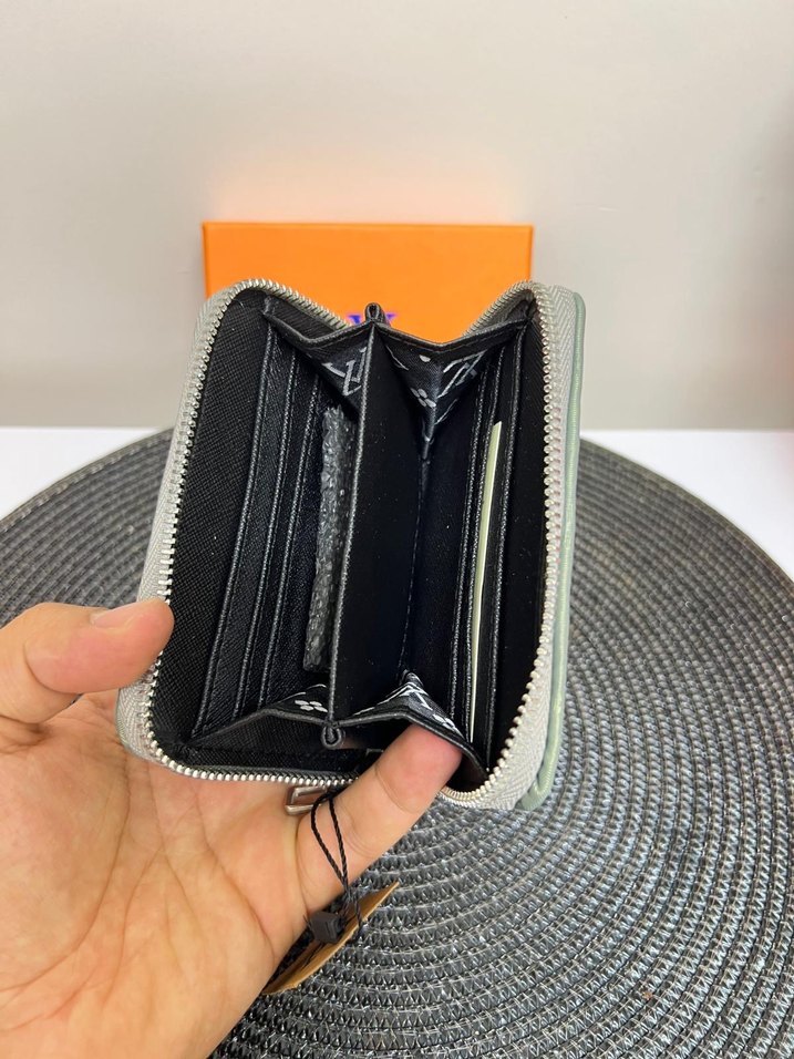 Louis Vuitton Mavi Deri Fermuarlı Cüzdan - Görsel 2