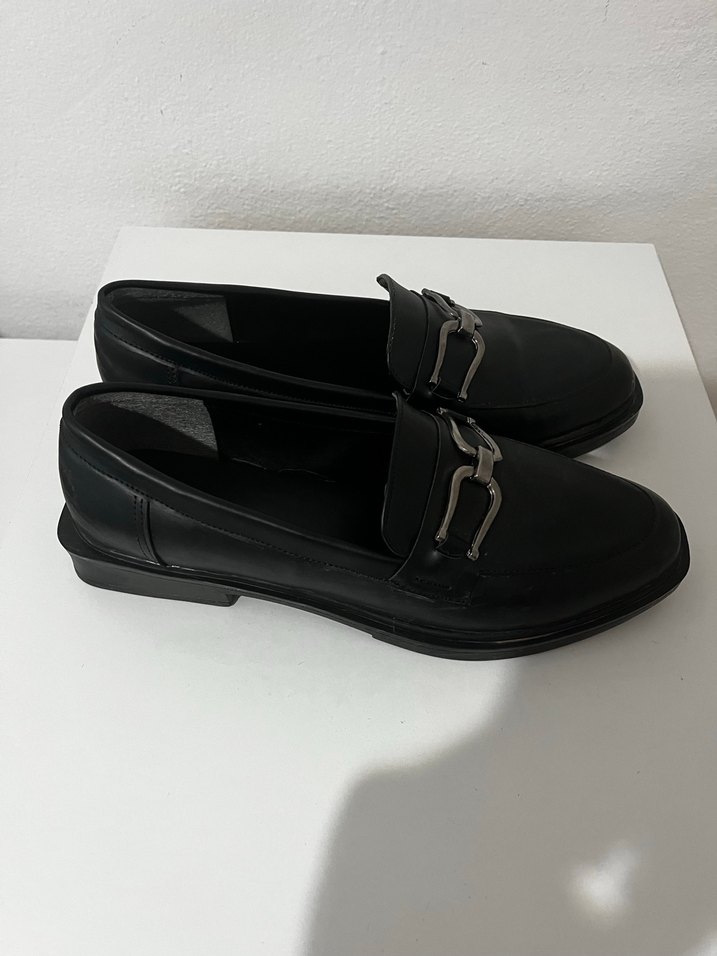 Klasik Siyah Deri Tokalı Kadın Loafer - Görsel 2