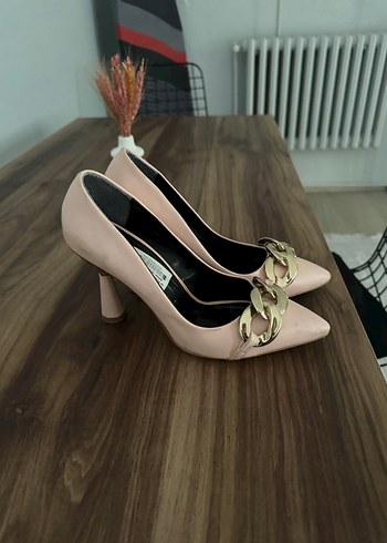 Diğer Pembe Zincir Detaylı Stiletto