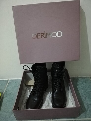 39 Beden siyah Renk Derimod bot