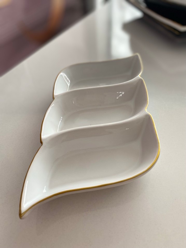 Modern Beyaz ve  Altın Kenarlı Tabak - Görsel 2
