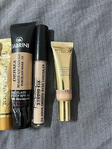 Pastel Çeşitli concealer ve kapatıcılar