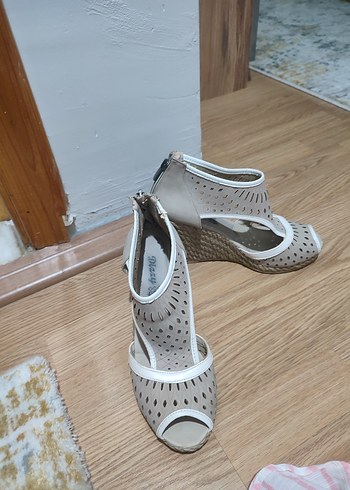 Bej Laced Kadın Dolgu Topuklu Ayakkabı - Görsel 2