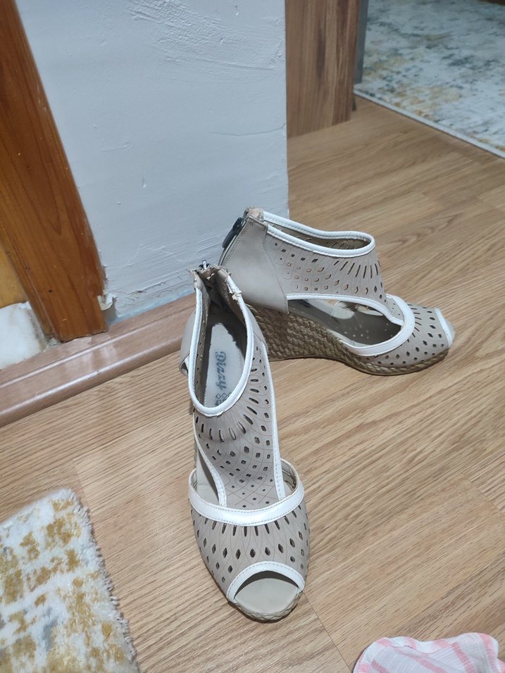 Bej Laced Kadın Dolgu Topuklu Ayakkabı - Görsel 2