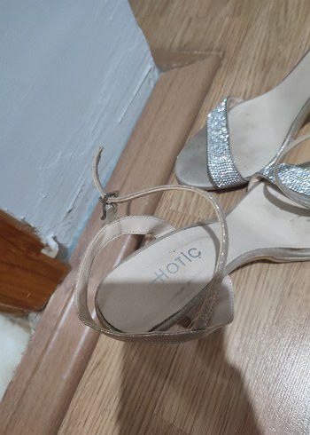 Hotiç topuklu ayakkabı - Görsel 3