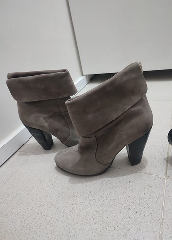 Gri Süet Tokalı Kadın Bot - Görsel 2