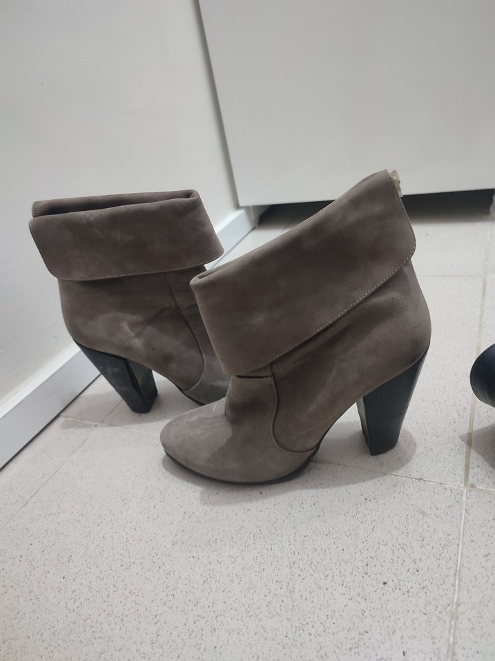 Gri Süet Tokalı Kadın Bot - Görsel 2