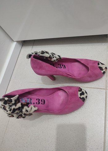 Diğer Pembe Leopar Desenli Süet Topuklu Ayakkabı