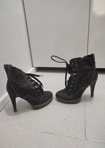 Siyah Deri Gotik Stiletto Topuklu Bot