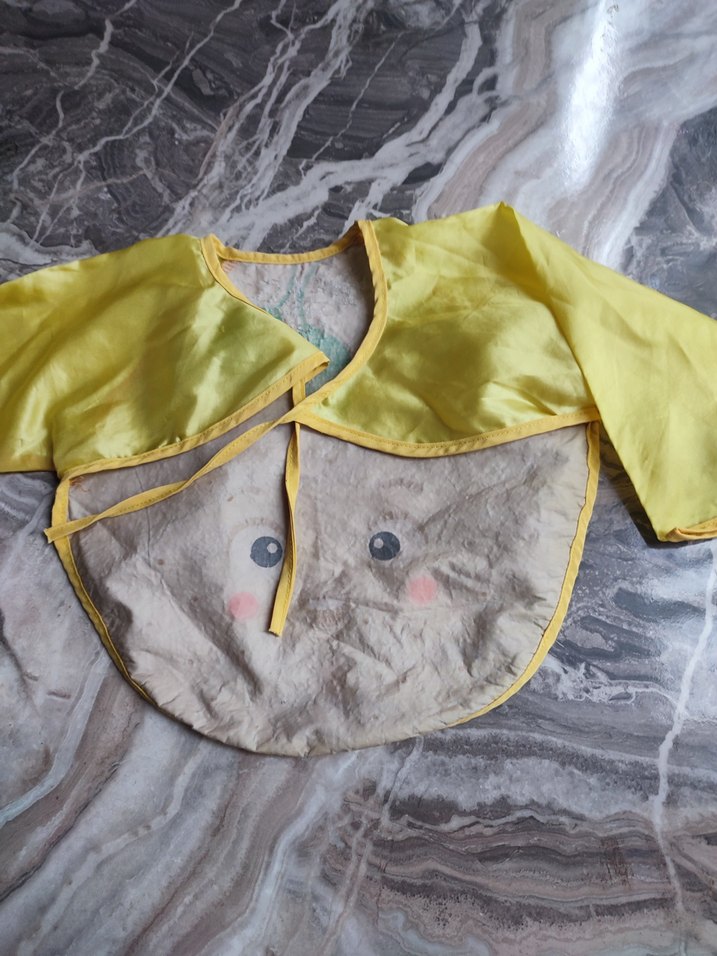 Uzun Kollu Sarı Baskılı Bebek Önlüğü - Görsel 2