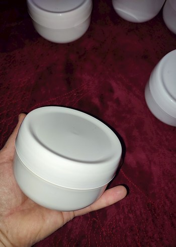 Nivea Beyaz Kapağa Sahip Nemlendirici Kutuları