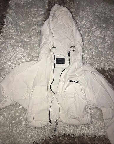 Bershka beyaz yağmurluk/ceket