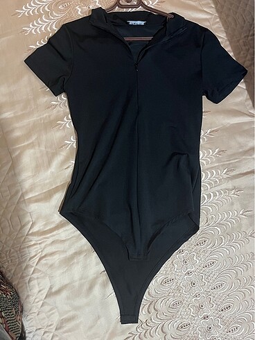Siyah bluz çıtçıtlı