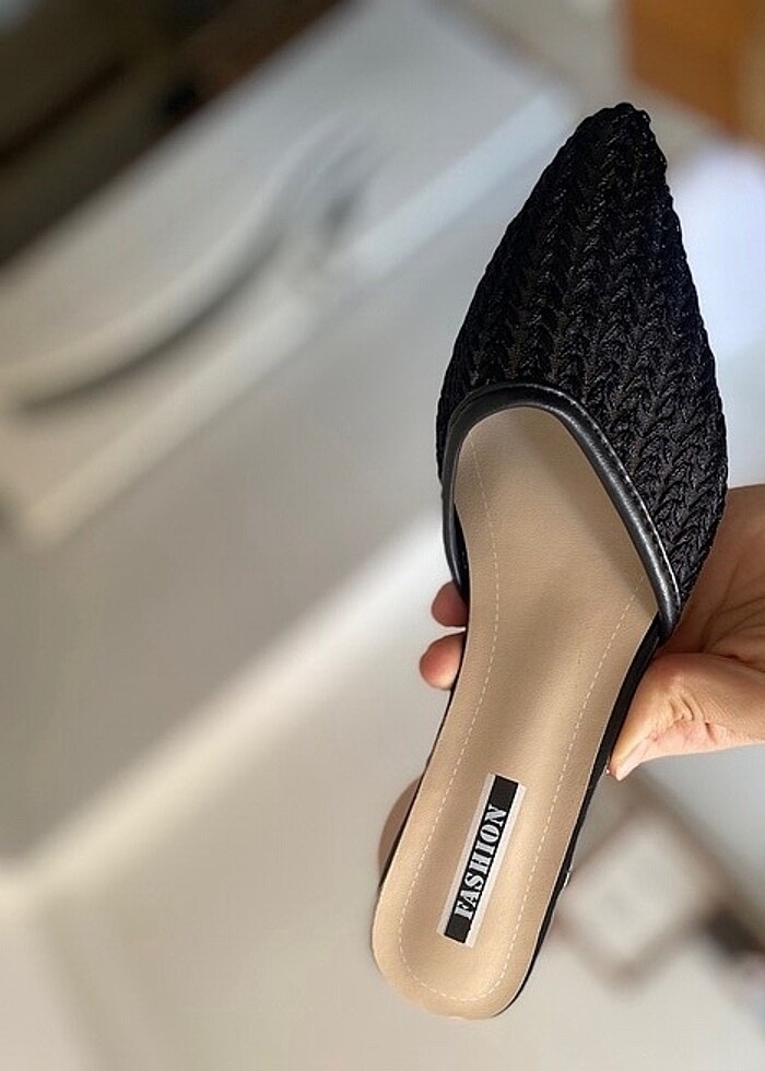 Siyah Sivri Burun Terlik - Görsel 2