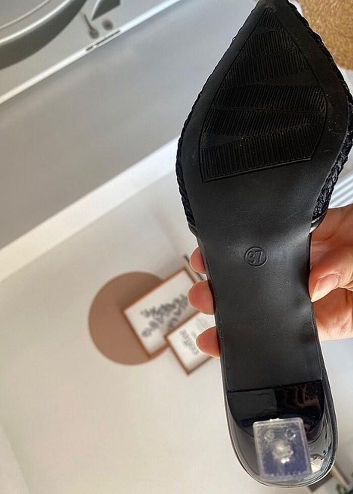 Siyah Sivri Burun Terlik - Görsel 4