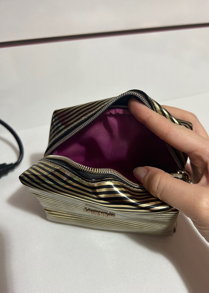 Victoria Secret Makyaj Çantası - Görsel 3