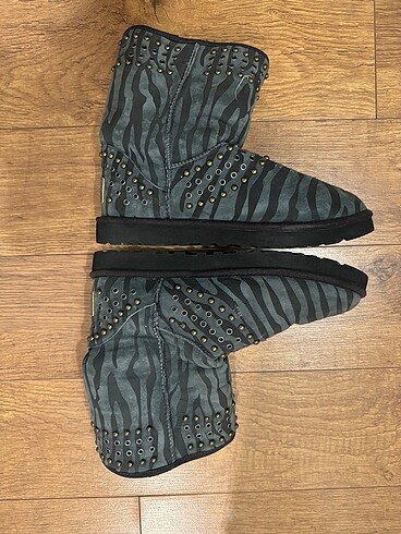 Ugg Jimmy Choo tasarım
