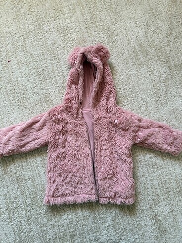 Kız bebek kapüşonlu tüylü ceket