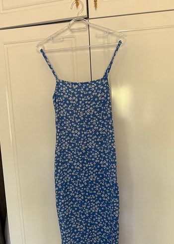 Mavi çiçekli midi boy elbise - Görsel 3