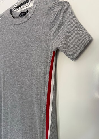 Kısa Kollu Gri Çizgili Midi Elbise - Görsel 4