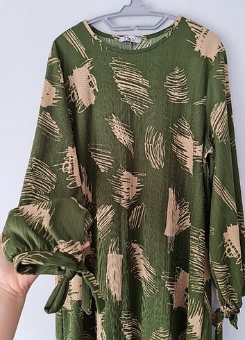 48 Beden Haki Yeşili Yaprak detaylı kolları ip bağlamalı Elbise