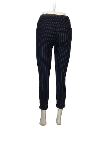 xs Beden Bershka Kumaş Pantolon %70 İndirimli.