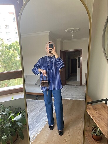 Zara Yakası Fırfır Detaylı Gömlek