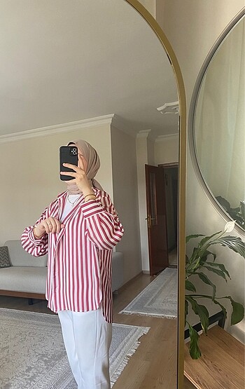 m Beden Kırmızı Çizgili Gömlek