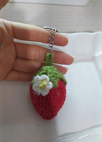 Çilek amigurumi anahtarlık 