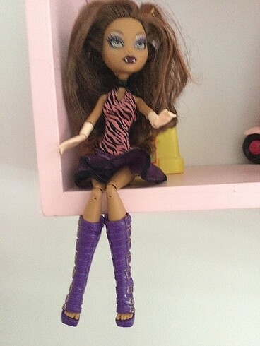 Monster high en son fotoğraftaki gibi CLAWDEEN WOLF