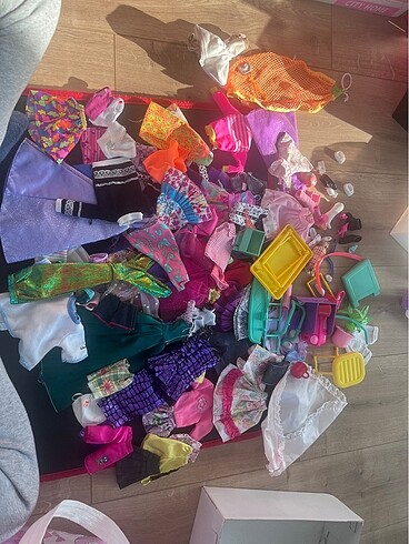 Barbie Sindy kıyafet eşya aksesuar