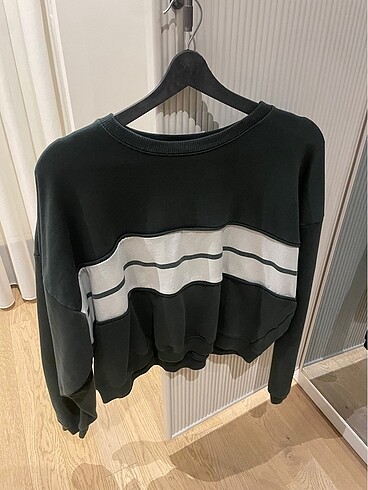 Sweat crop pull and bear