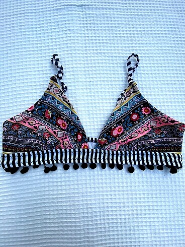 Desenli bikini üstü