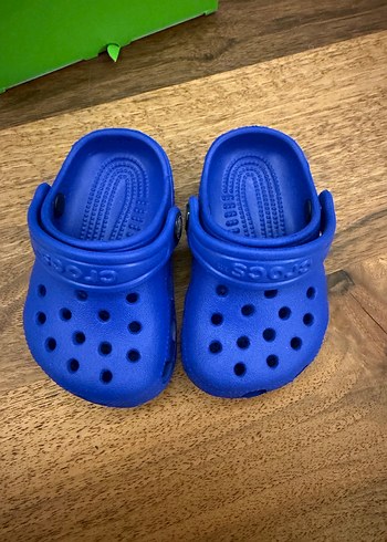 Crocs 19